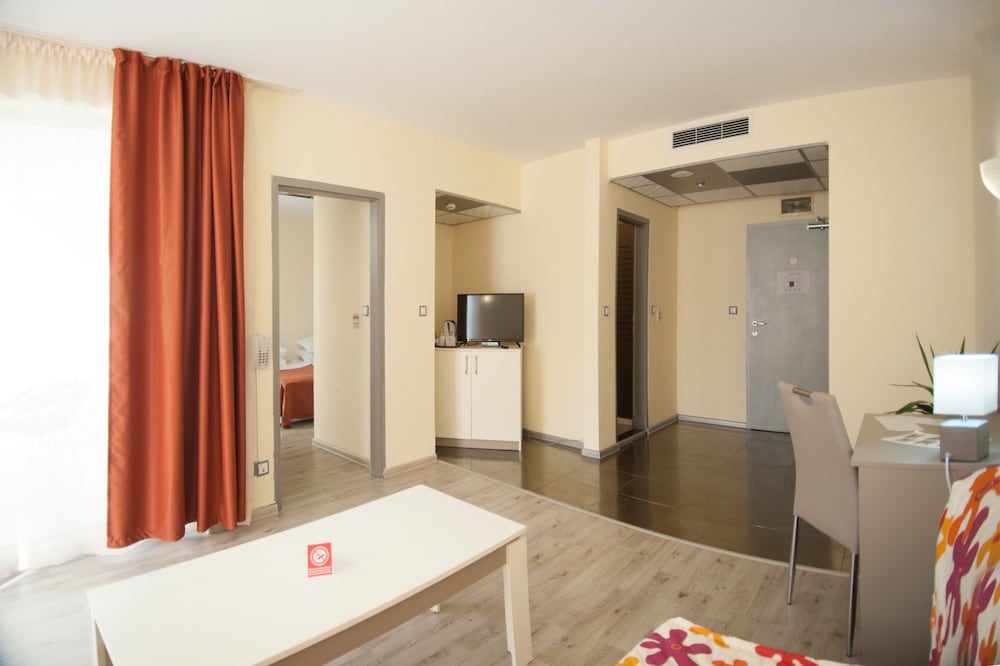 Mariner's Suites 28/28