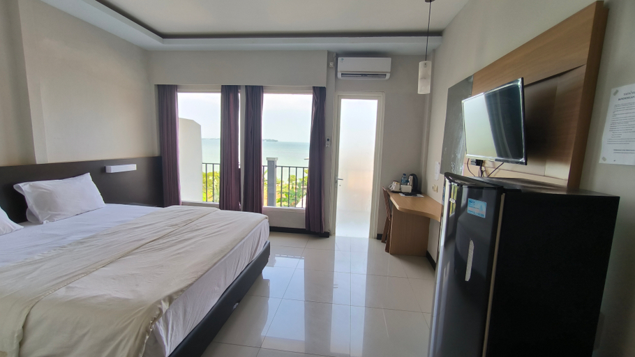 Bandengan Beach Hotel 4/11