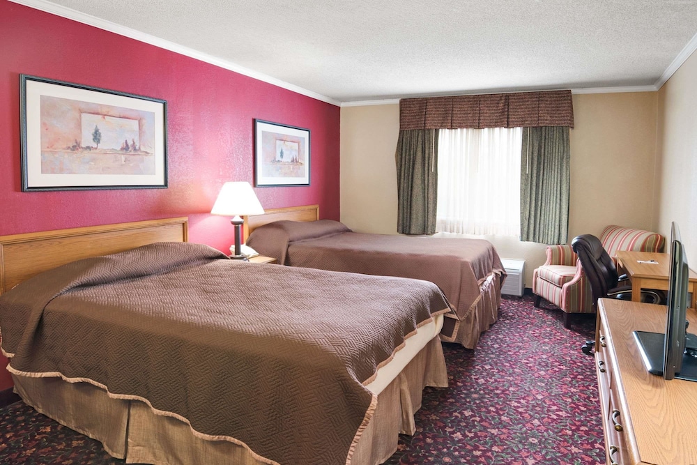 Travelodge By Wyndham Beckley 8/29