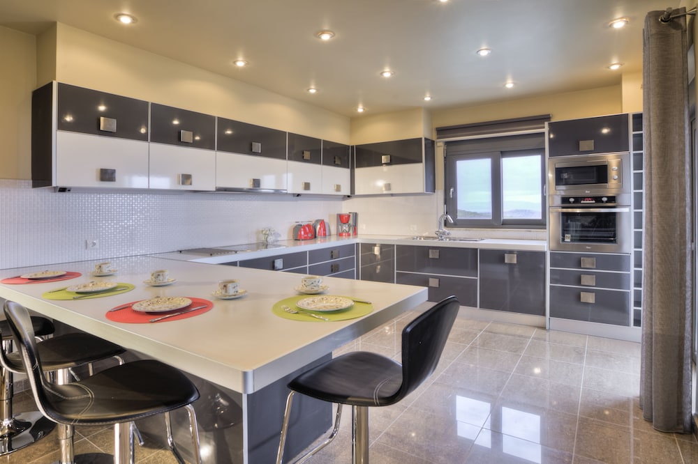 Marini Luxury Apartments And Suites 68/75