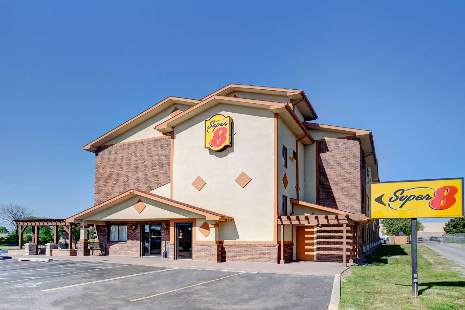 Super 8 By Wyndham Roseville/Detroit Area 4/44