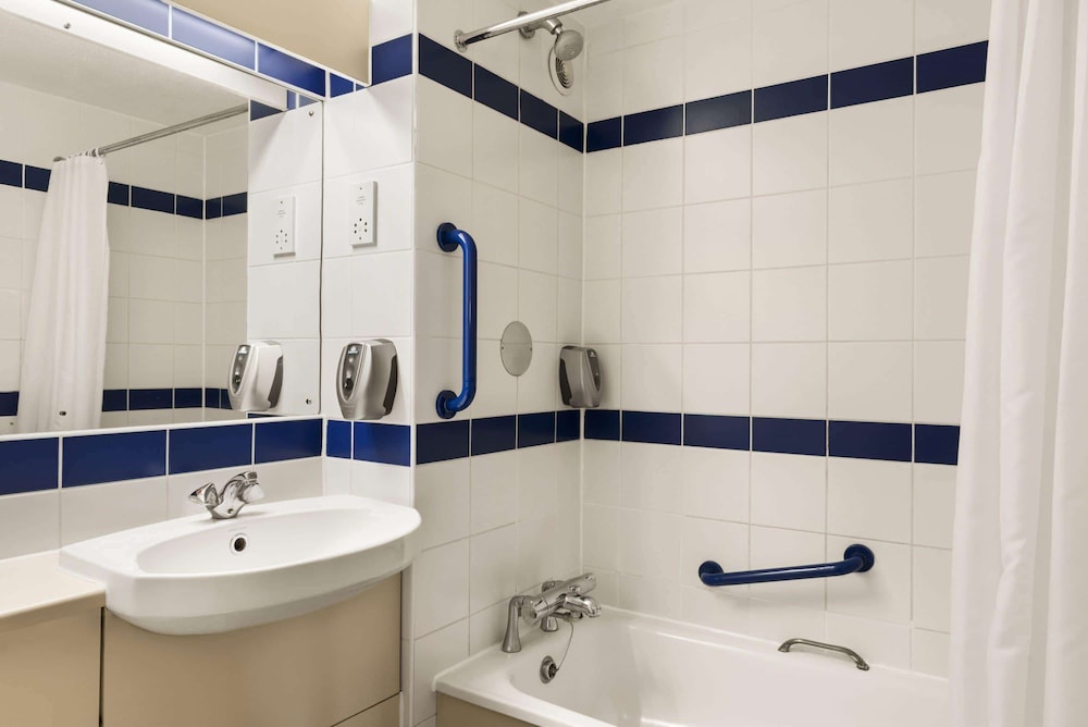 Days Inn by Wyndham Sutton Scotney North 9/29