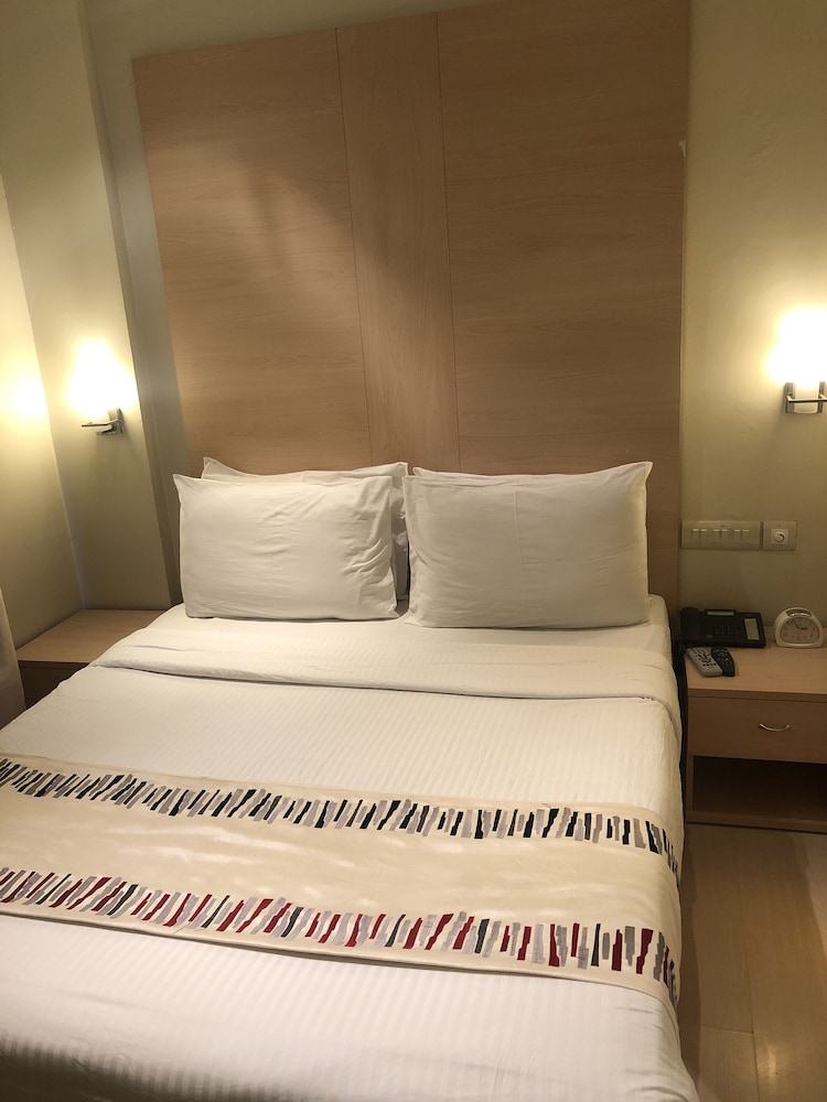Avalon Courtyard Residence 11/31