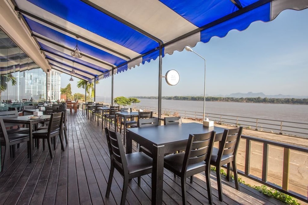 Blu Hotel Nakhon Phanom 27/35