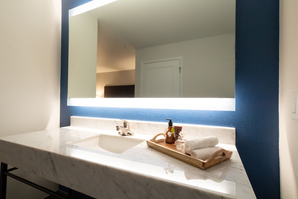 Oxford Suites Portland - Jantzen Beach 52/53