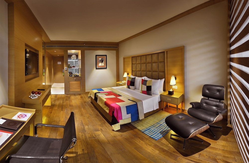 غرفة بريميير بسرير كينج، THE LALIT CHANDIGARH 4/10