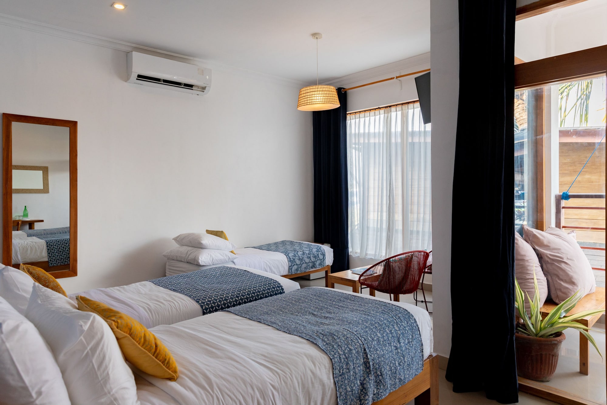 ROOM, TRIPLE, PARTIAL SEA VIEW