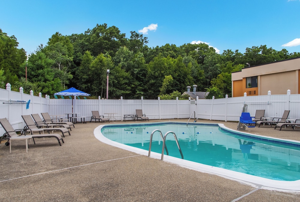 All Seasons Inn & Suites Smithfield Providence 31/36