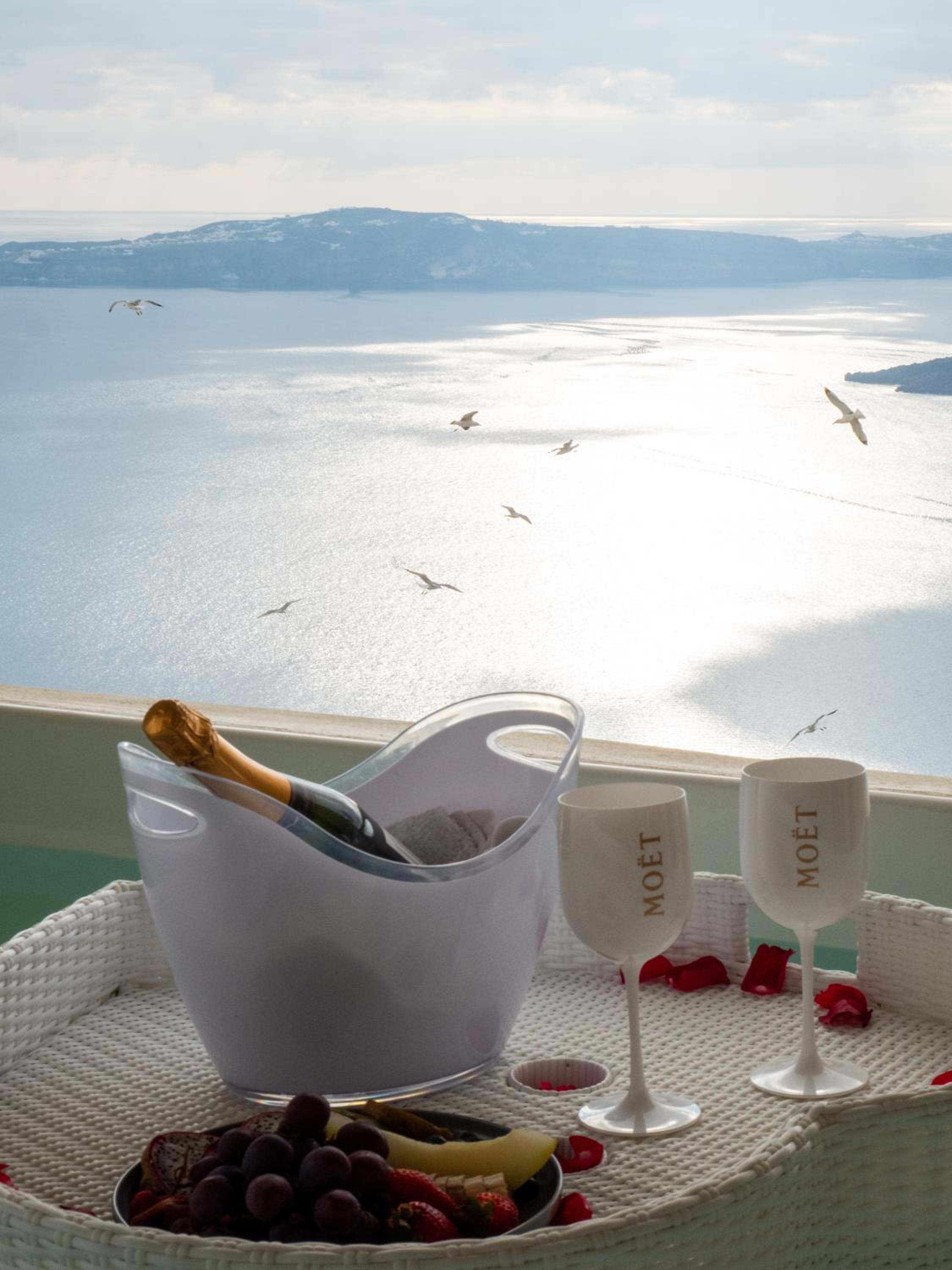 Caldera Cliff Illusion Suites 17/24