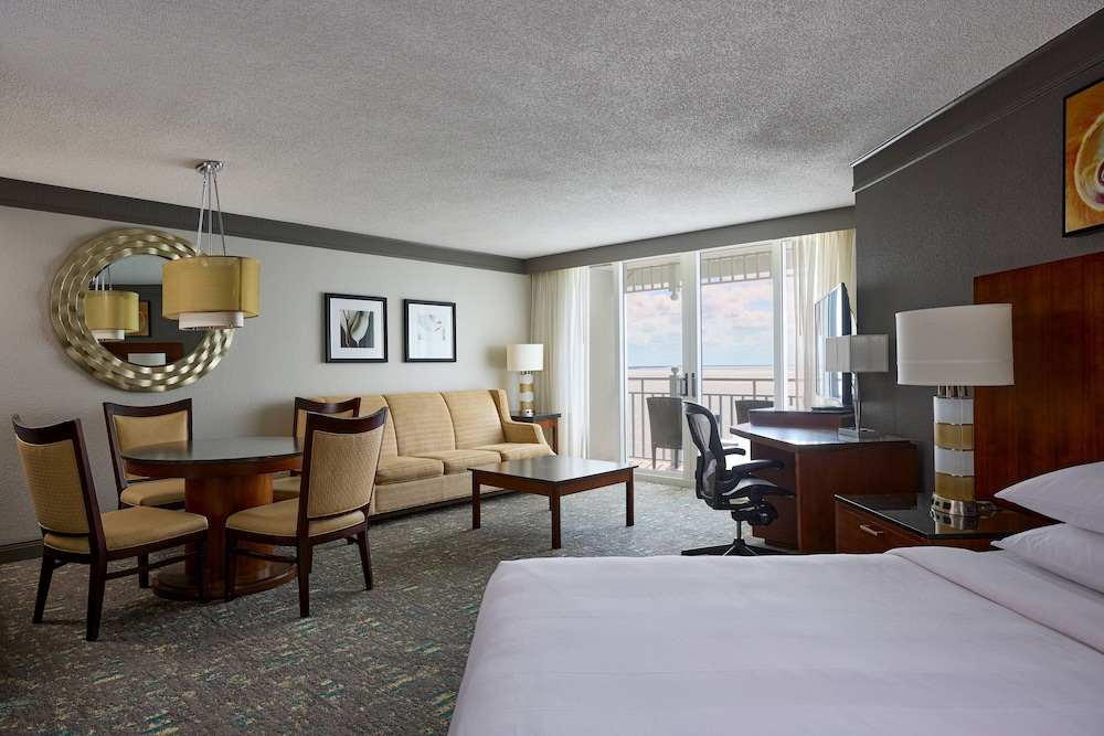Tower, Studio, King Bed, Water Front, Sofa, Balcony، Marriott Sanibel Harbour Resort And Spa 3/8