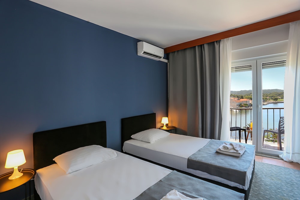 Standard, Twin Beds, Queen Bed, Sea View