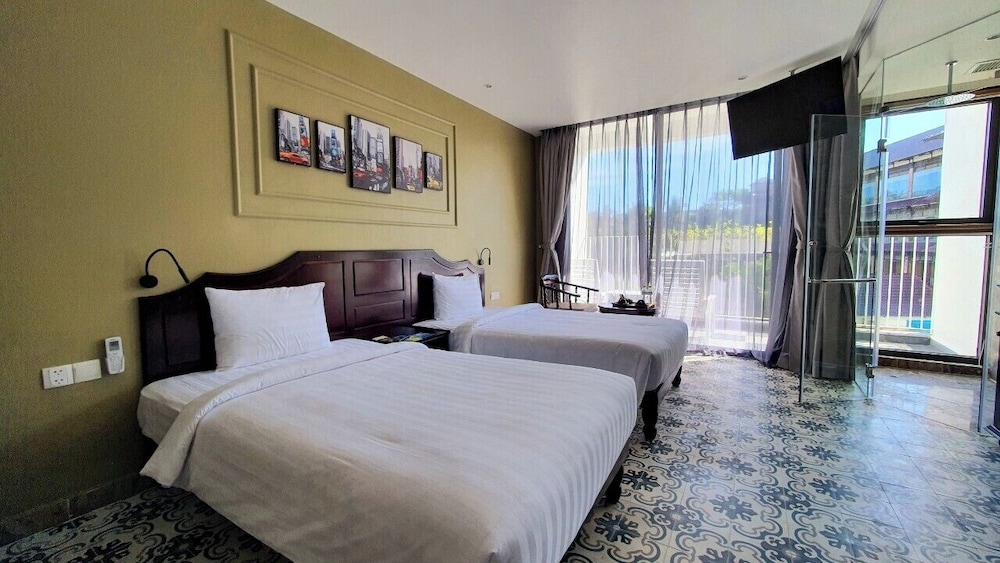 DELUXE, TWIN BEDS, MOUNTAIN VIEW
