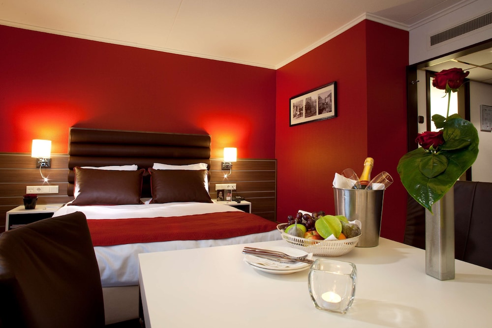 GOLDEN TULIP HOTEL CENTRAL 38/85