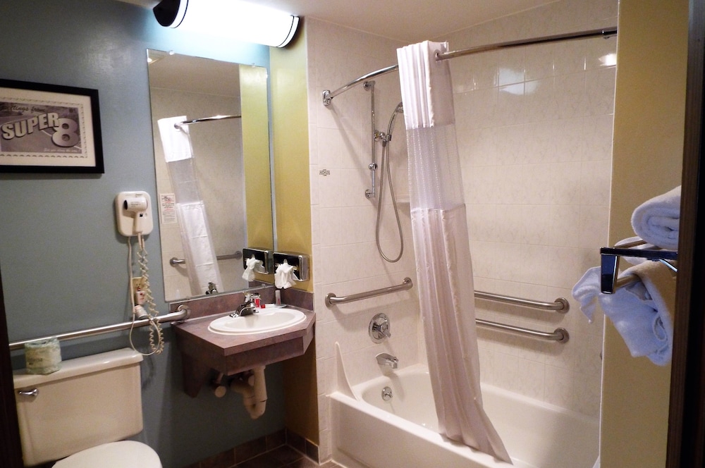 Super 8 by Wyndham Casper East/Evansville 29/33