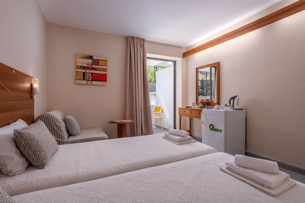 Dionysos Hotel Suites 14/68