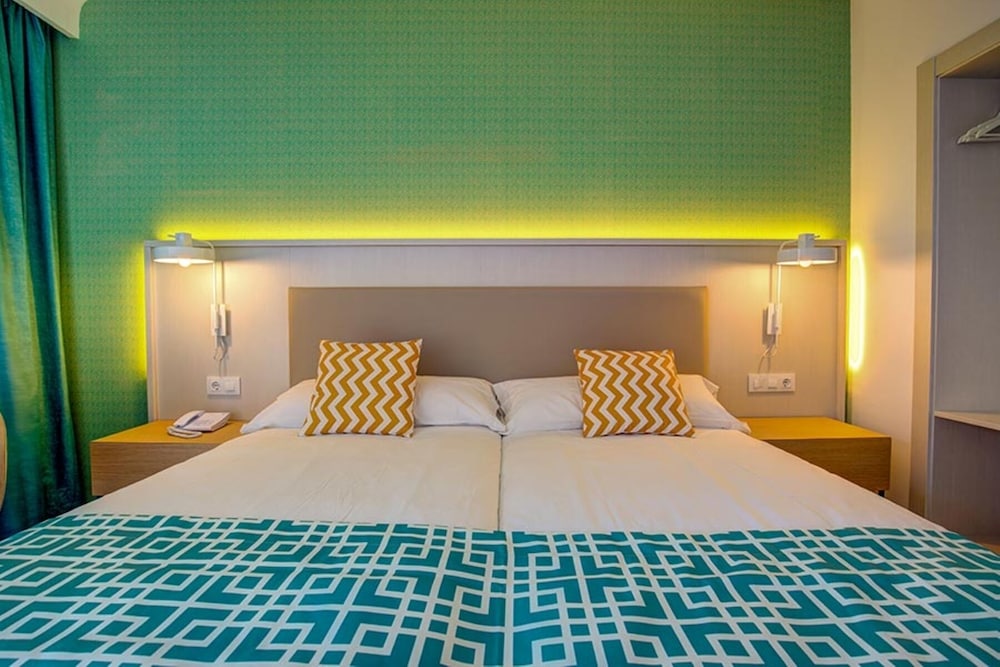 غرفة بسرير مزدوج بإطلالة على البحر، Sbh Maxorata Resort 5/7