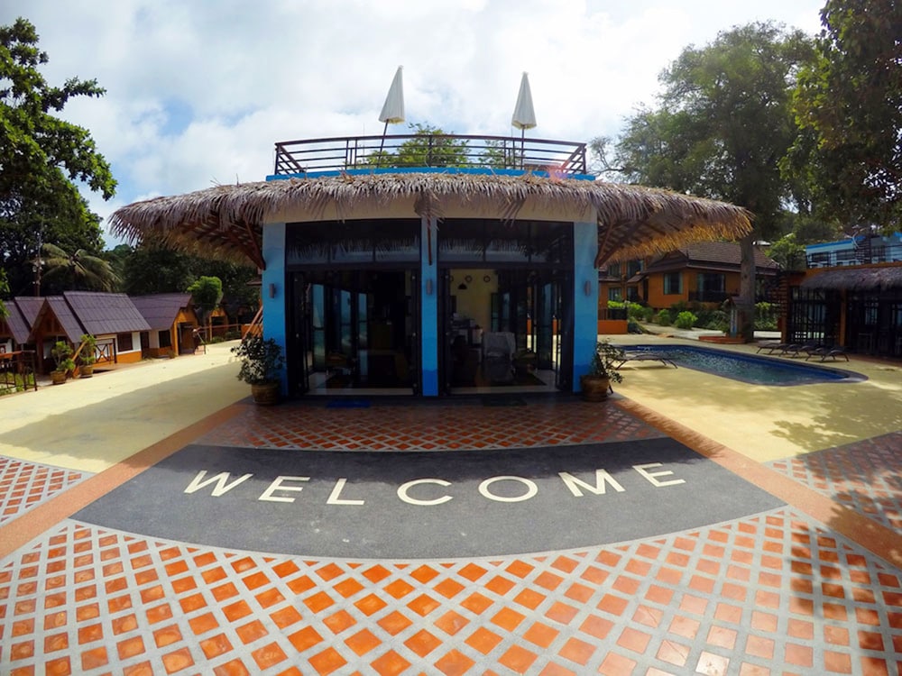 Phi Phi Long Beach Resort & Villa 6/50