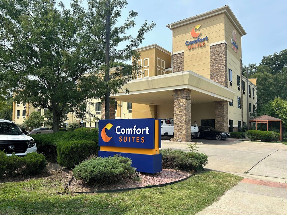 Comfort Suites Topeka Northwest 29/32