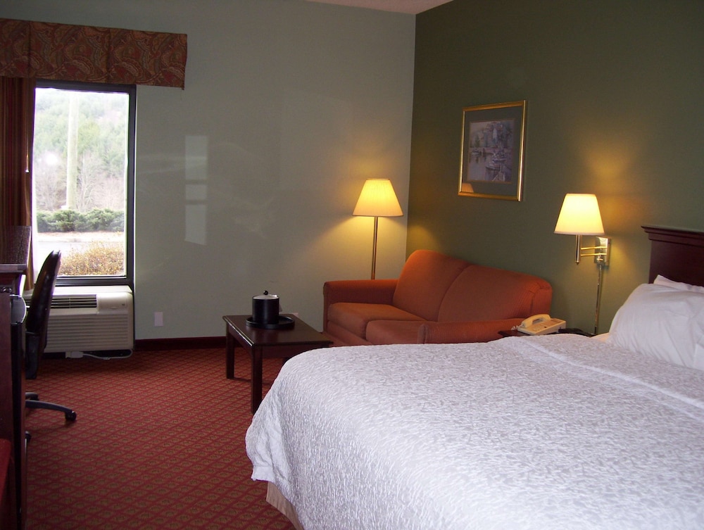 Hampton Inn Hillsville 15/45
