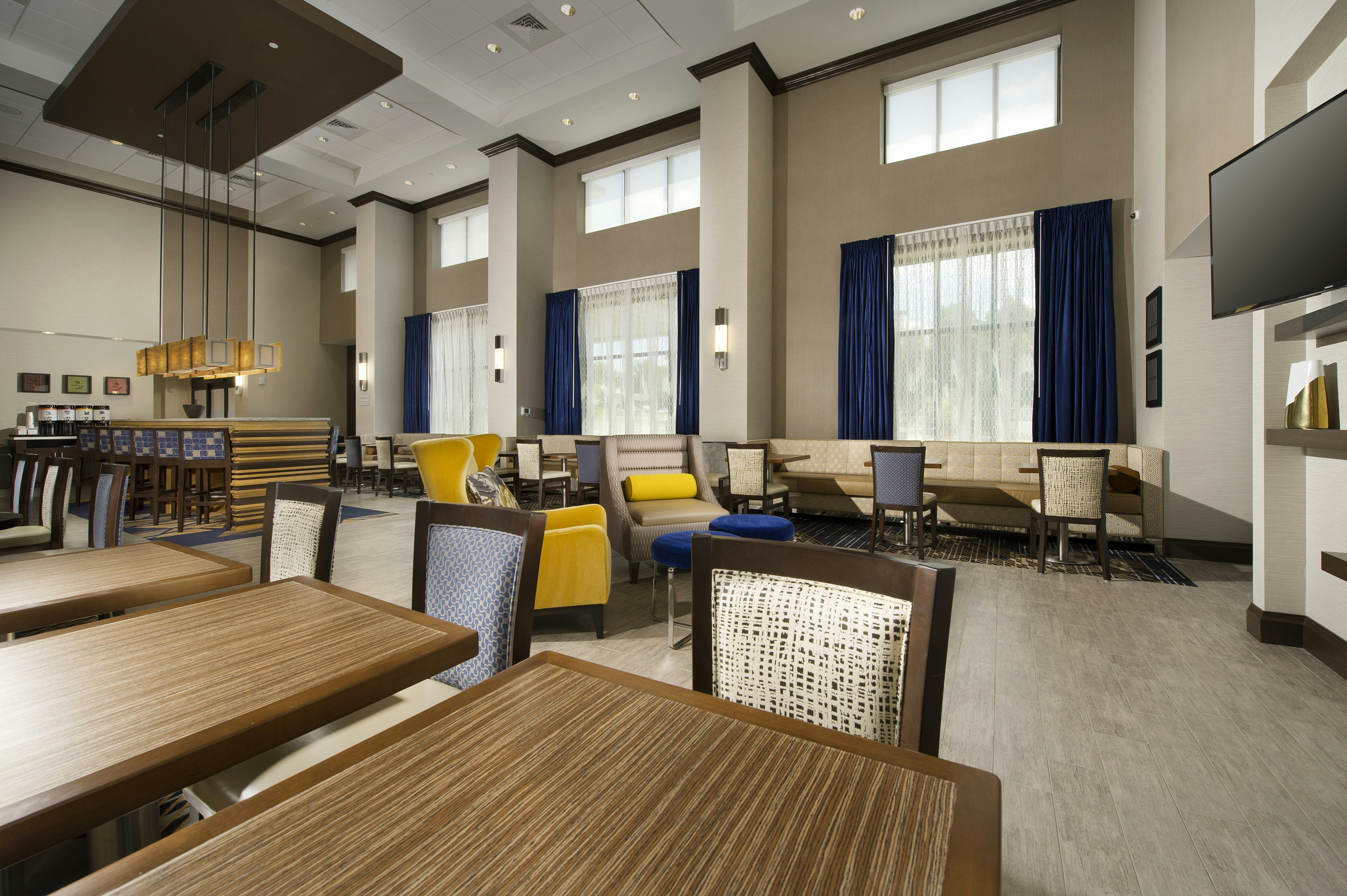 Hampton Inn & Suites Falls Church 23/34
