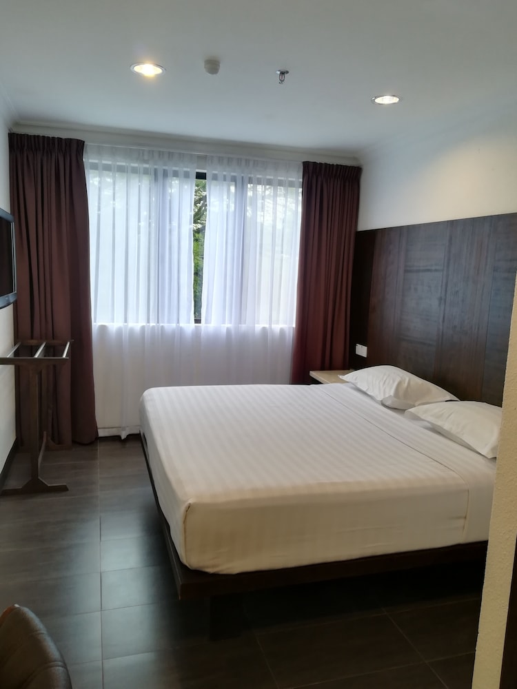 Crystal Lodge 16/65