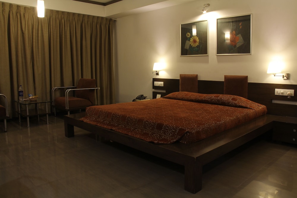 PLATINUM INN HOTEL 12/46