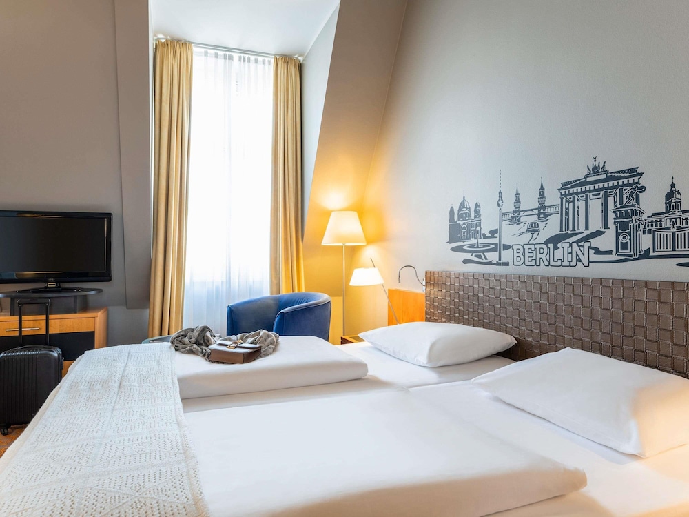 ROOM, DOUBLE BED, LARGE