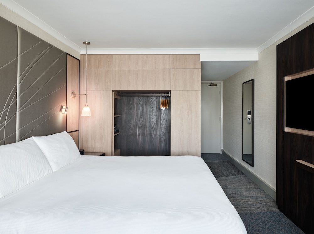 HYATT PLACE LONDON HEATHROW AIRPORT 23/77