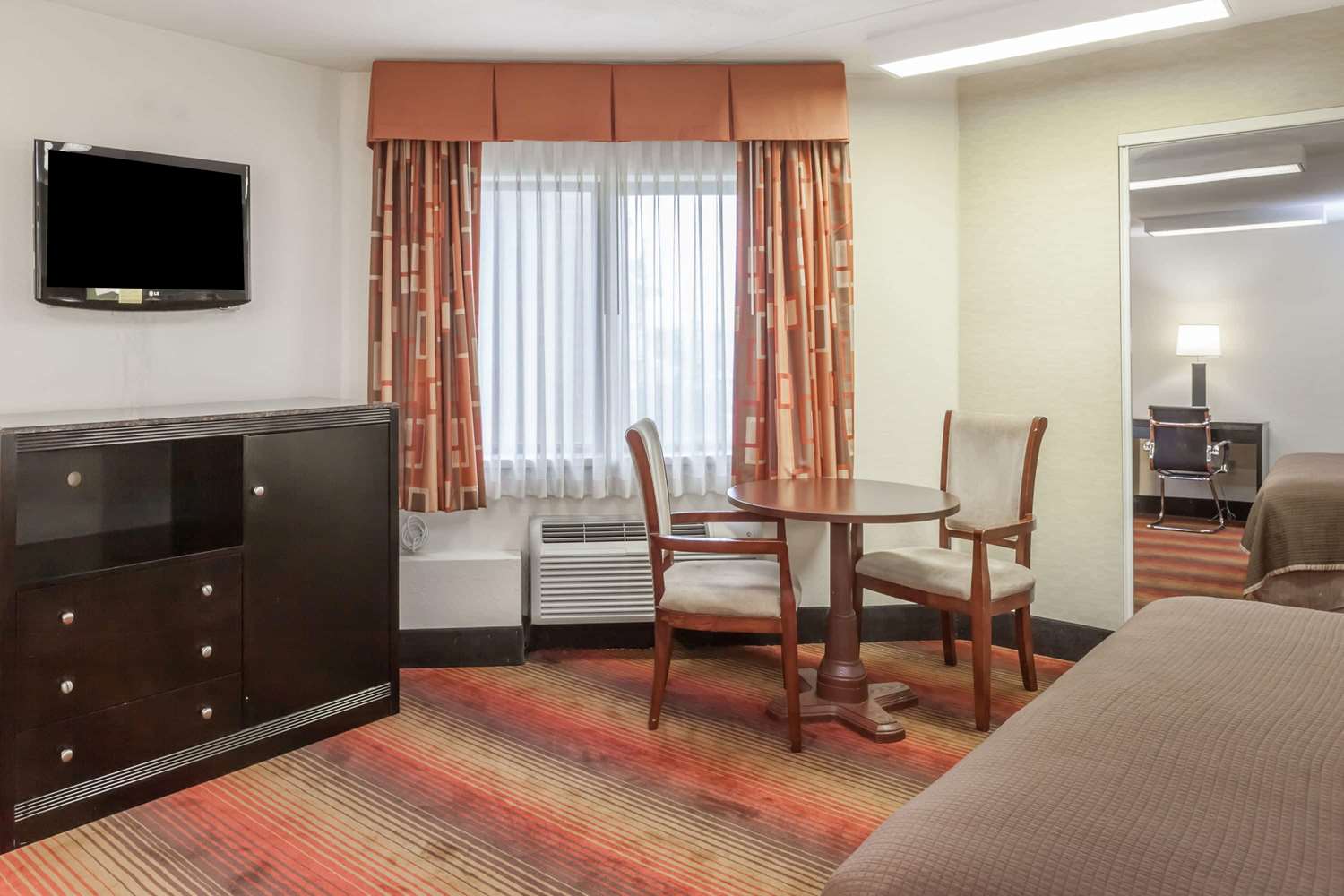 Howard Johnson by Wyndham Newark Airport 15/21
