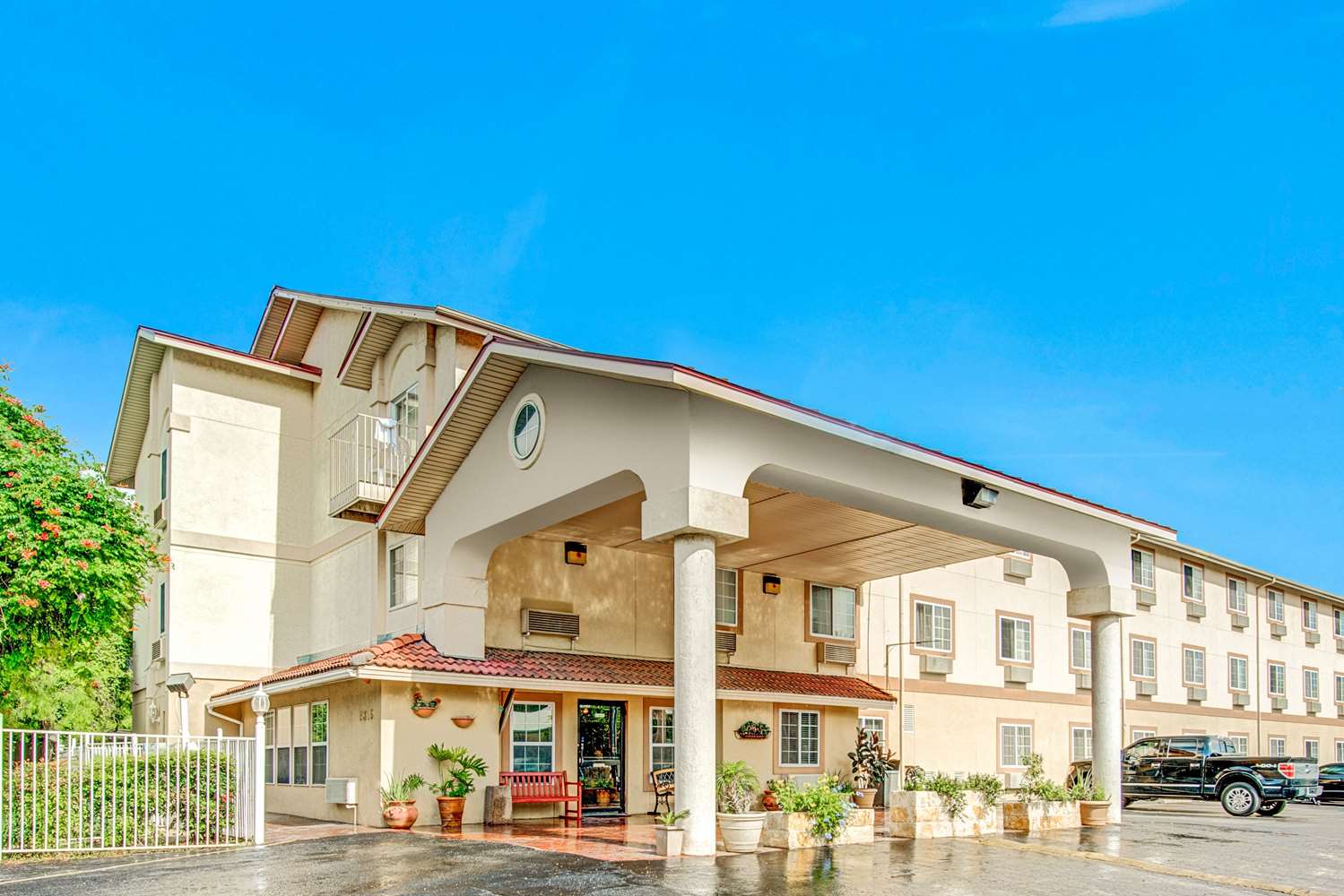 Super 8 by Wyndham San Antonio/Fiesta 2/19