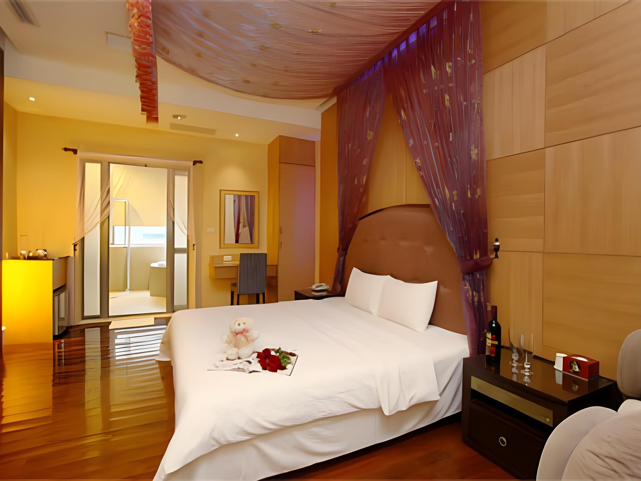 Basement, Double Bed