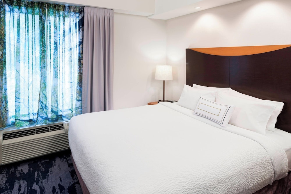 SUITE, KING BED, SOFA, ACCESSIBLE