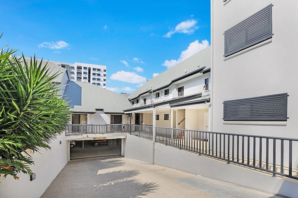 Parkview Apartments 41/45