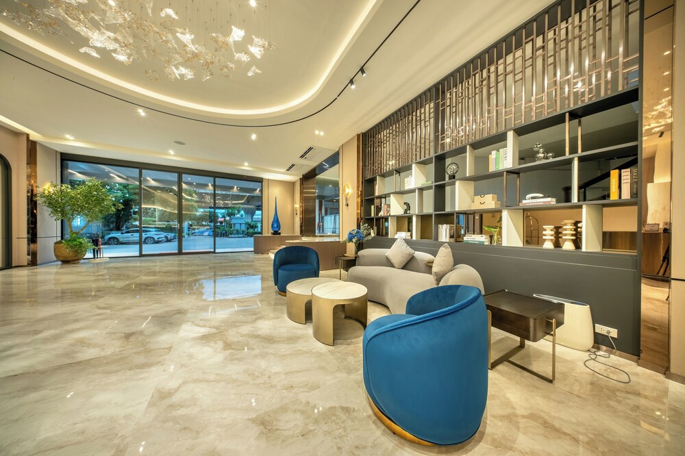 The Legacy Hotel 25/50