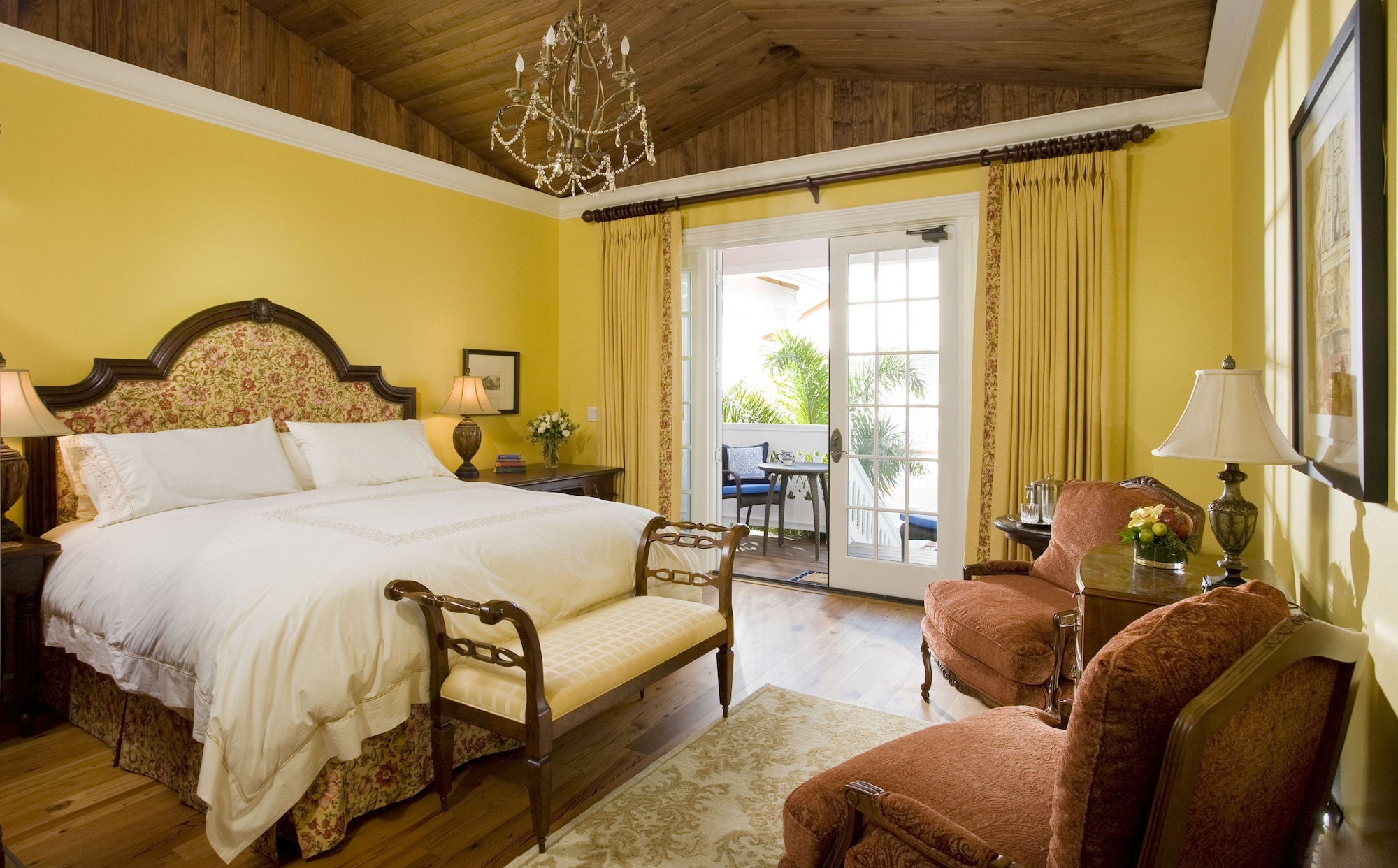 LUXURY, KING BED