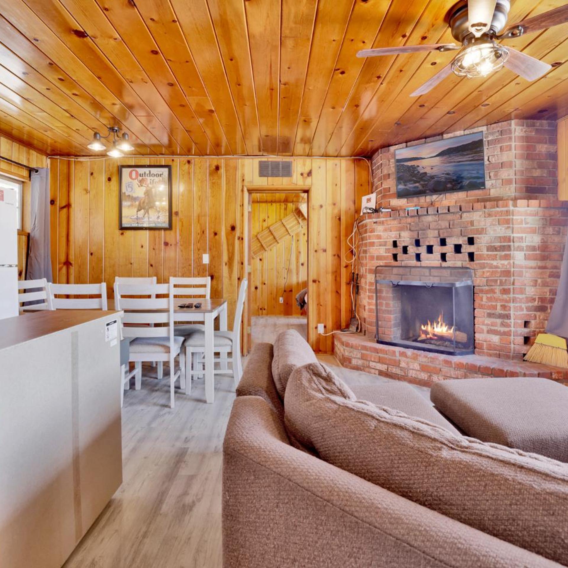 Sunrise Lakefront Family Cabin by Big Bear Vacations 17/39