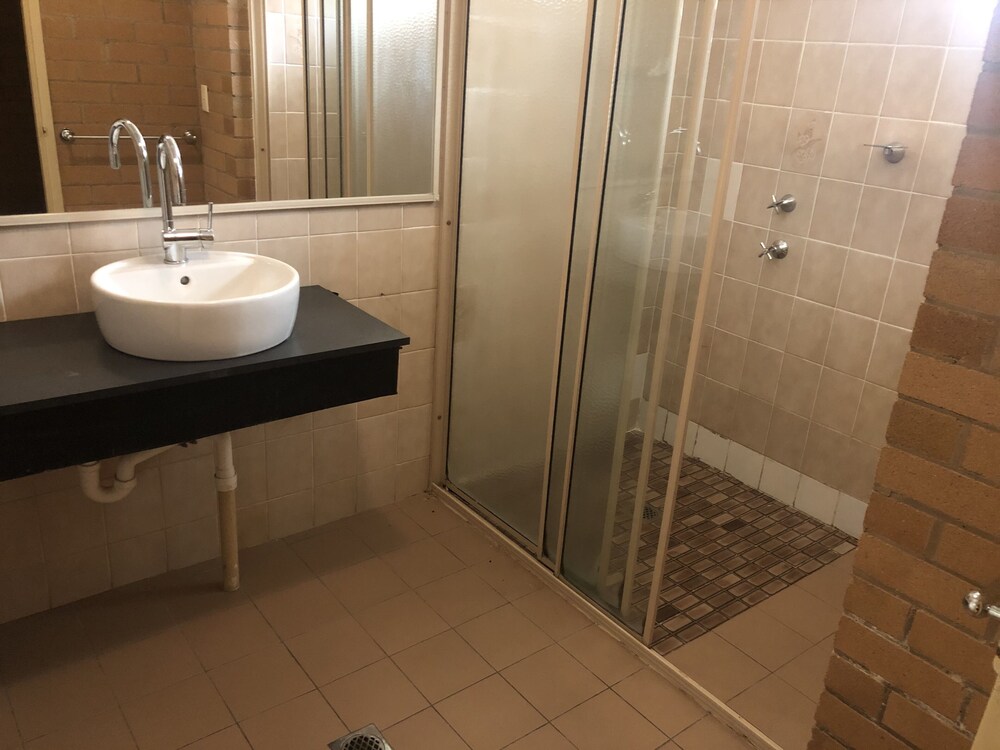 Country Comfort Cowra 40/44