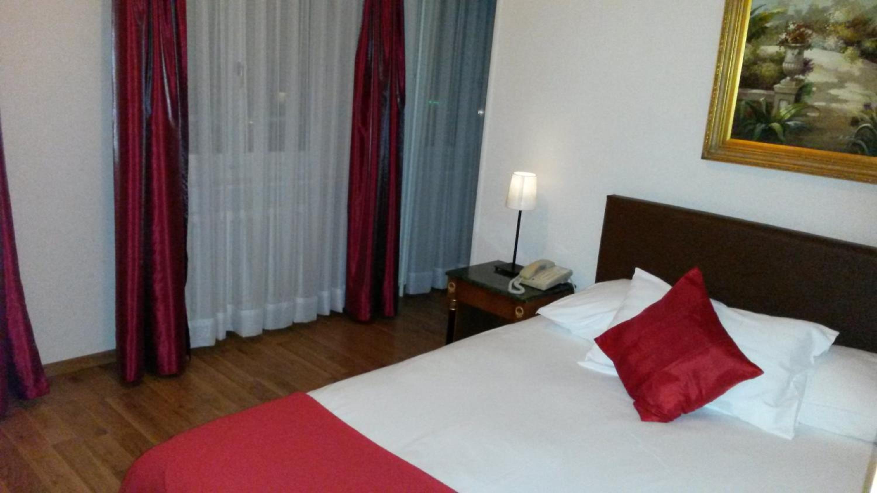 DOUBLE ROOM