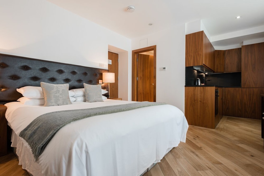 Presidential Apartments - Kensington 33/69