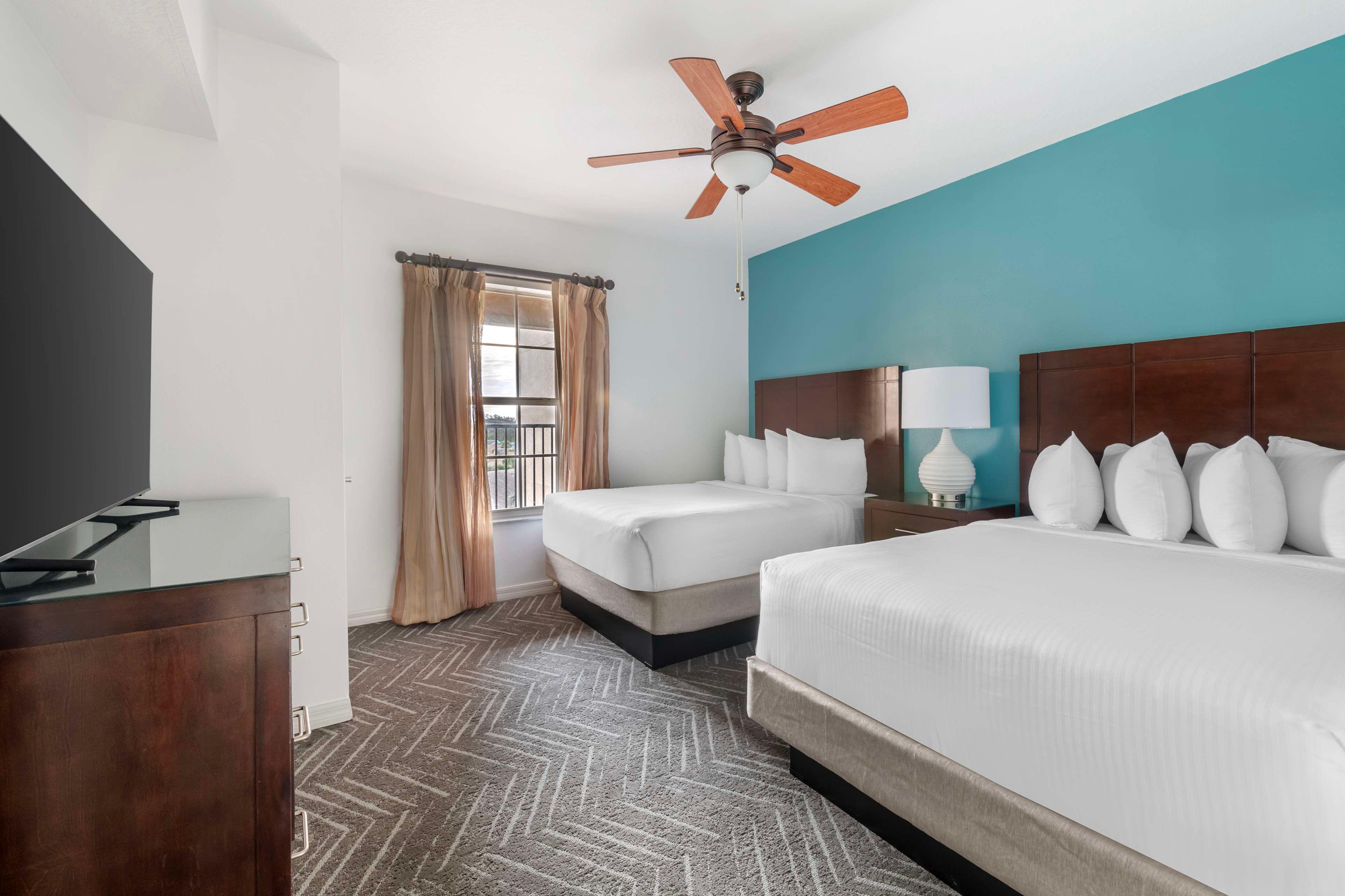 1 Bedroom, Suite, Queen Bed, Resort View, Bathtub, Accessible, Hilton Vacation Club Aqua Sol Orlando West 2/4