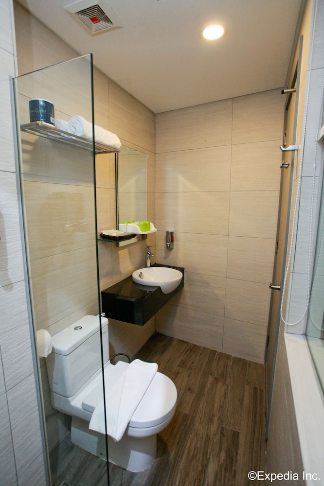 J8 Hotel 64/65