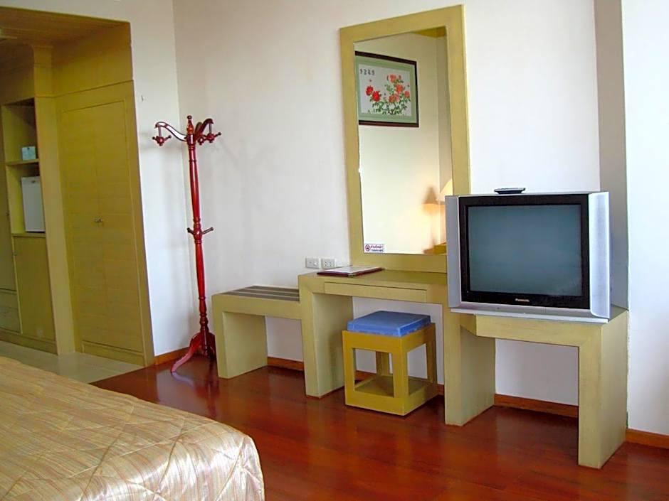 Chiangmai Phucome Hotel 42/44