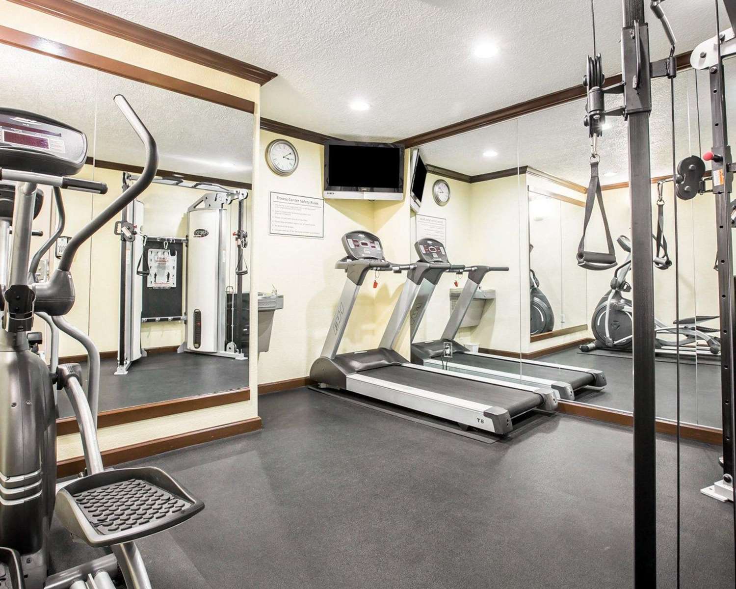 Quality Inn San Diego I 5 Naval Base 4/10