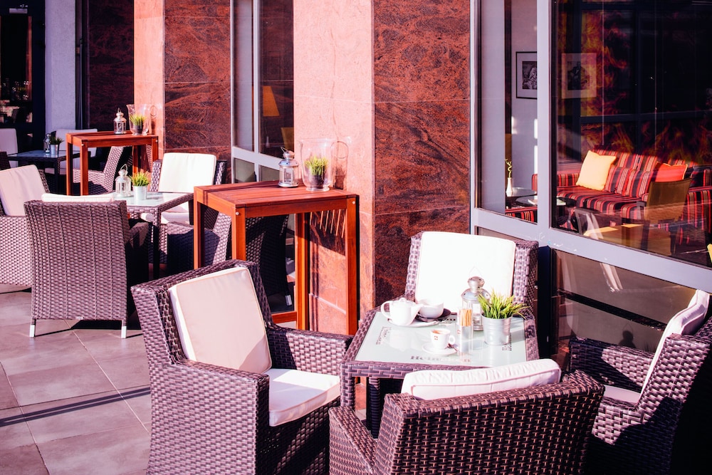 Vienna House Easy by Wyndham Airport Bucharest 52/68