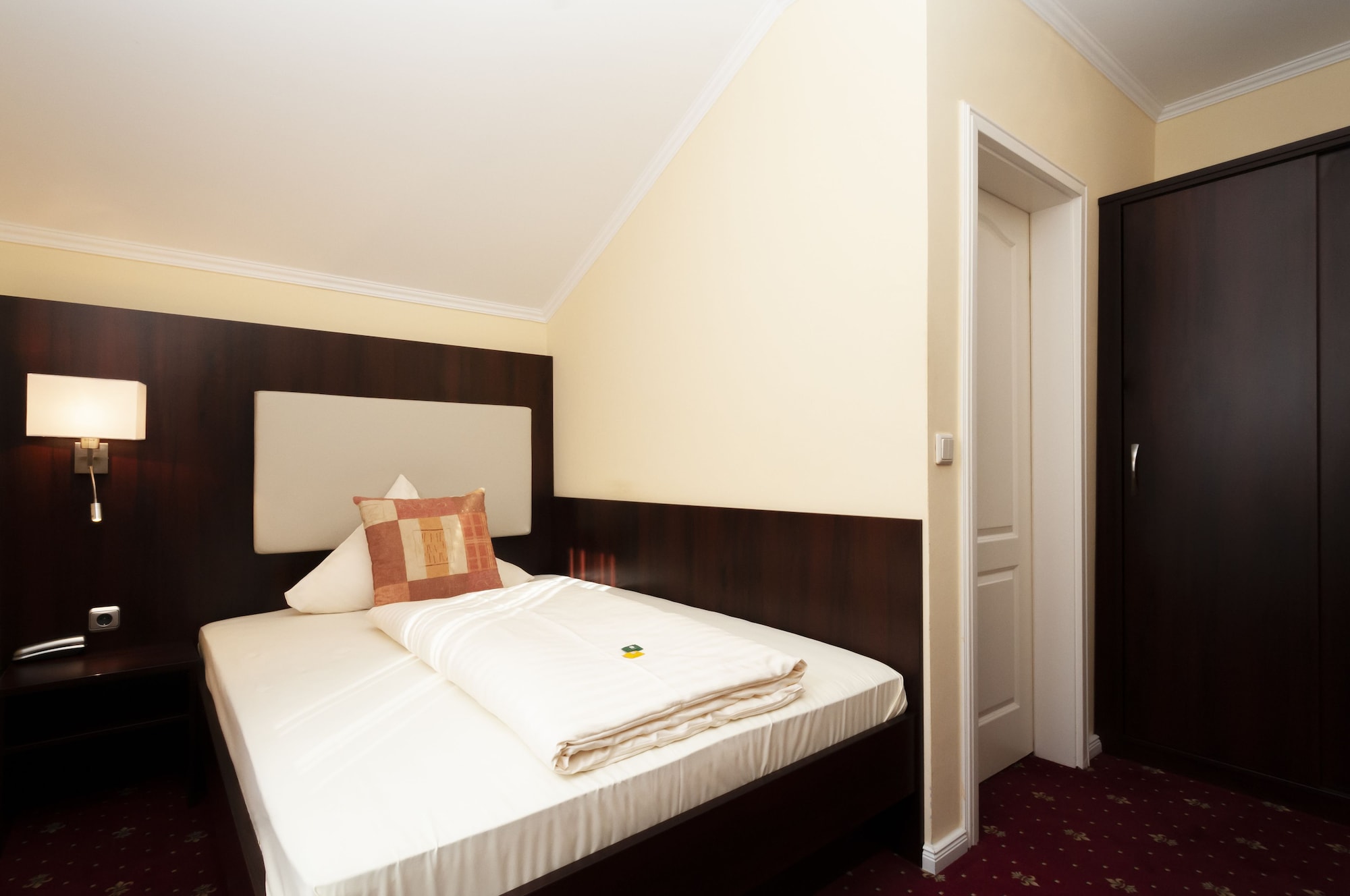 ROOM, SINGLE, SINGLE BED