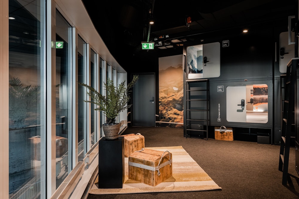 Capsule Hotel - Alpine Garden Zurich Airport 21/37