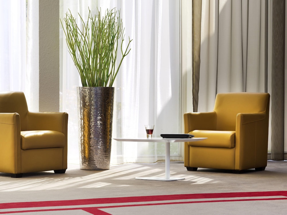 Hotel Mercure Paris Le Bourget 11/74