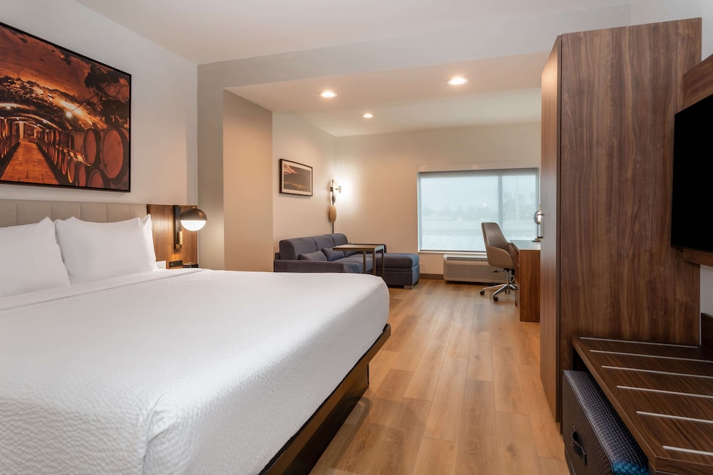 La Quinta Inn & Suites By Wyndham Galt Lodi North 24/56