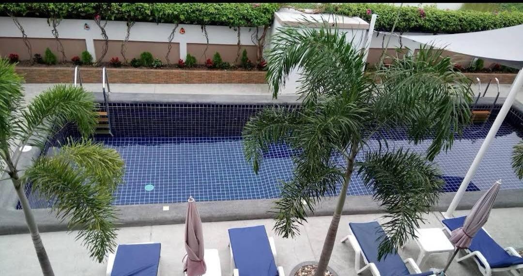 4 Palms Resort 41/45