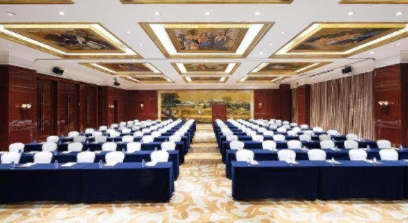 Chongqing Huachen International Hotel 46/55